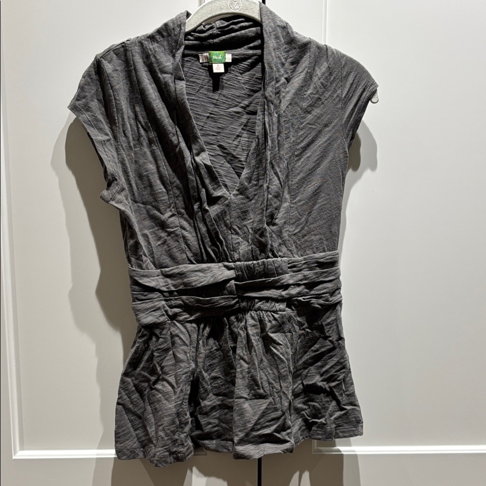 Gray V neck Top w Waist Detailing